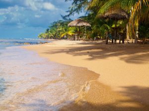 12 of the Best Beaches in Honduras