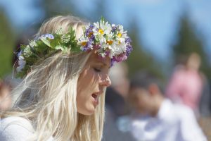 Vaddo,,Sweden,-,June,23,,2017:,Blonde,Woman,With,Flowers