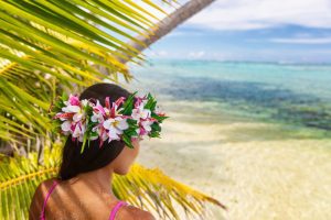 Hawaii,Beach,Woman,Luau,Dancer,Relaxing,Wearing,Wreath,Of,Fresh
