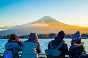 Tourists,Enjoy,Freely,View,Mt.fuji,Beautiful,Sunset,From,The,Pleasure
