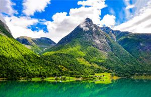 Beautiful,Mountain,Landscape.,Summer,Green,Lake,View